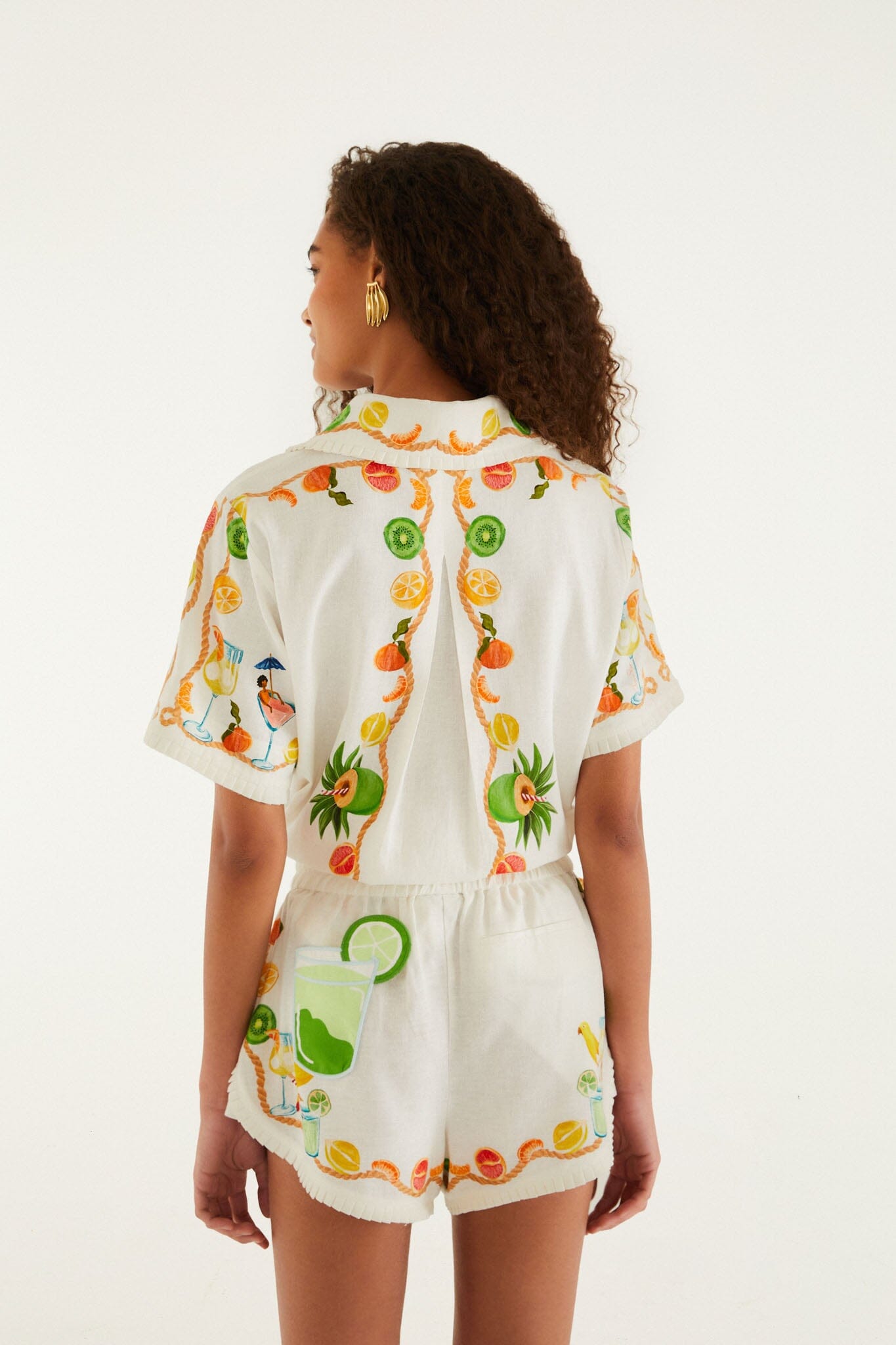 Off-White Tropical Royalty 3d Details Euroflax Premium Linen Shorts - FARM Rio TROPICAL ROYALTY OFF-WHITE