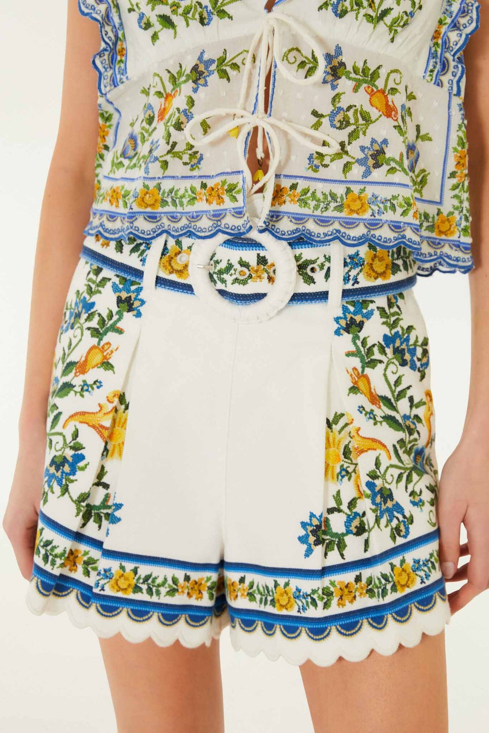 Off-White Emily Floral Tapestry Belted Shorts - FARM Rio EMILY FLORAL TAPESTRY OFF-WHITE