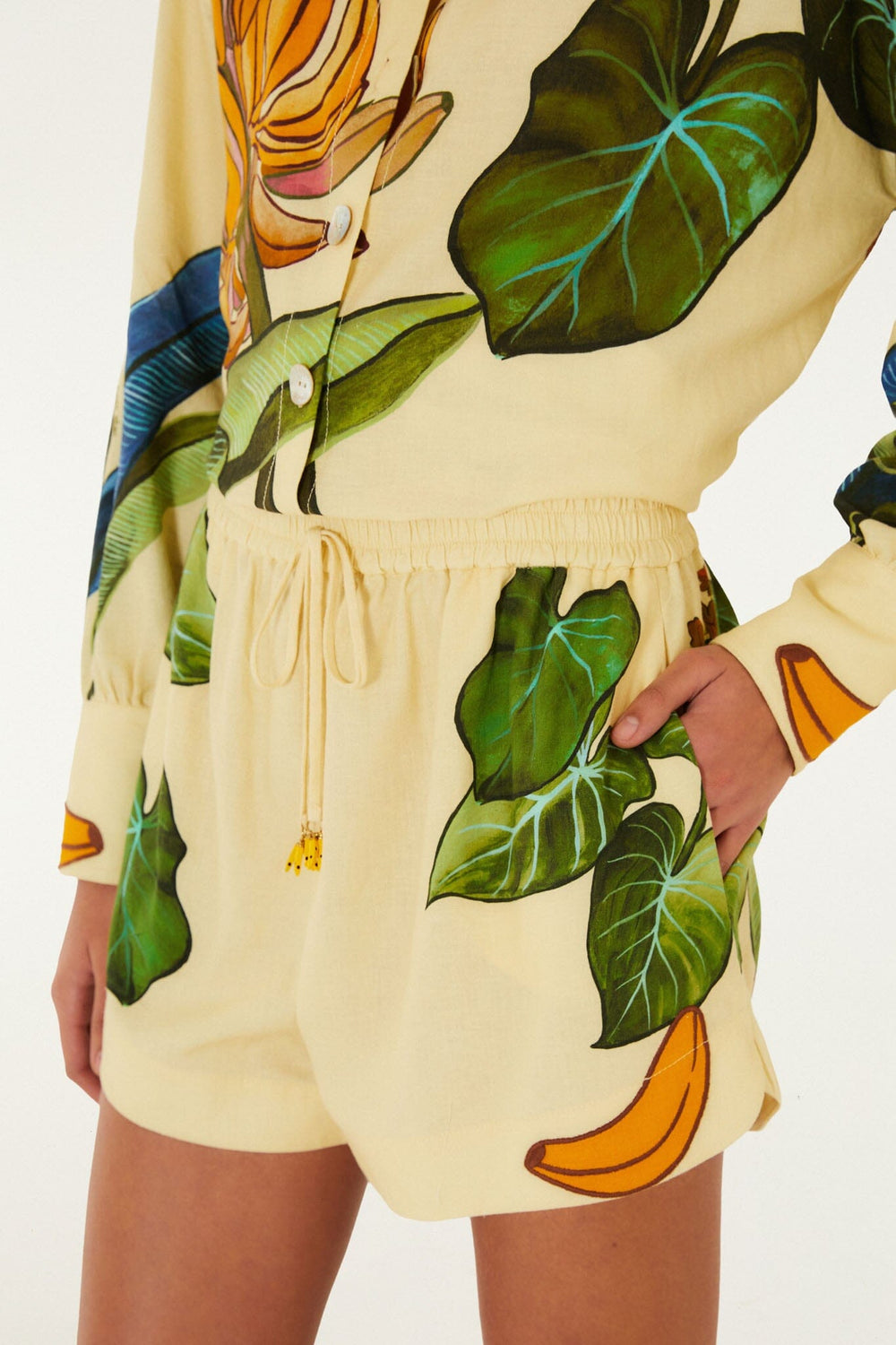 Yellow Banana Grapes Drawstring Lenzing Ecovero Euroflax Shorts - FARM Rio BANANA GRAPES YELLOW