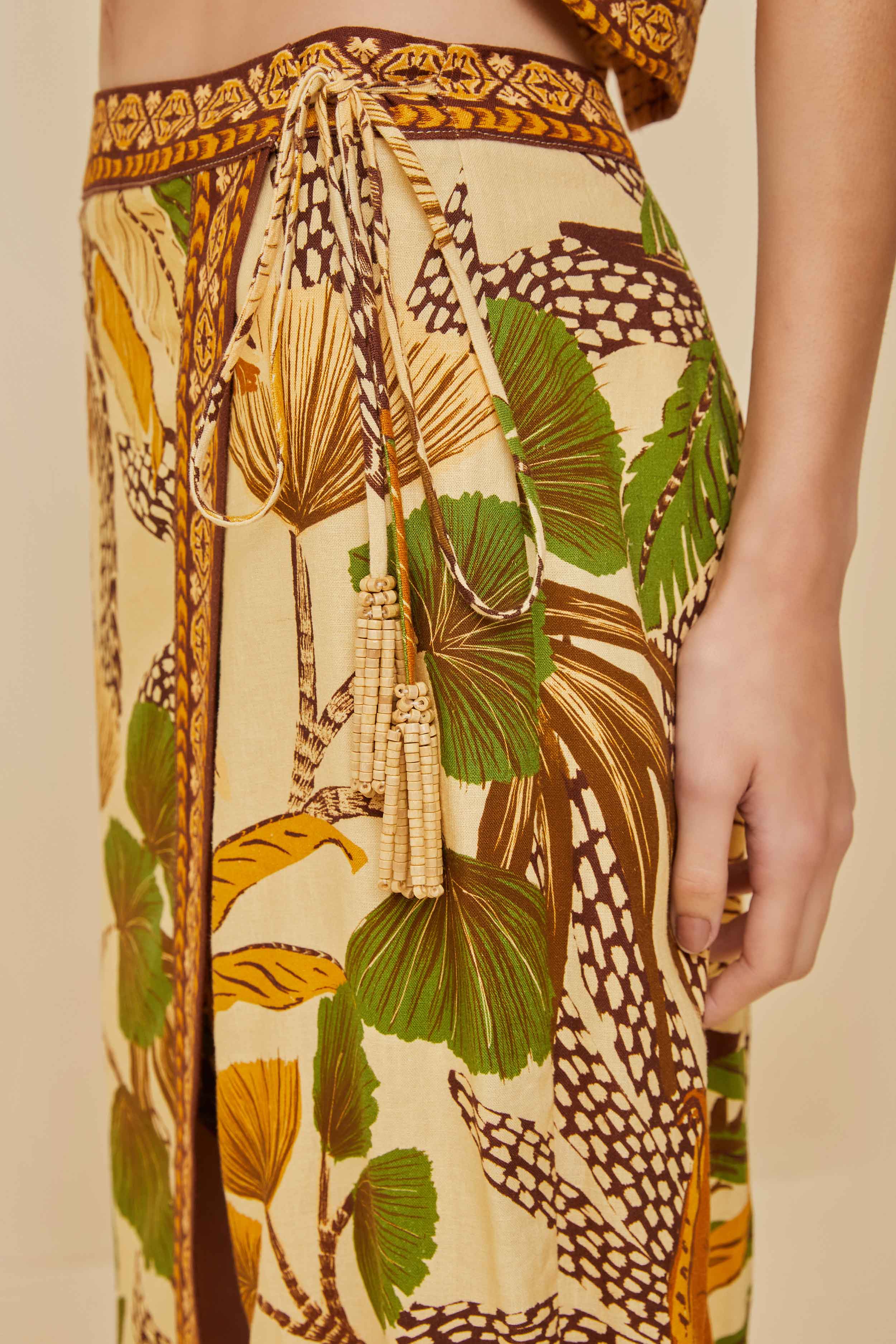 Sand Foliage Sketch LENZING™ ECOVERO™ Euroflax™ Midi Skirt - FARM Rio FOLIAGE SKETCH SAND