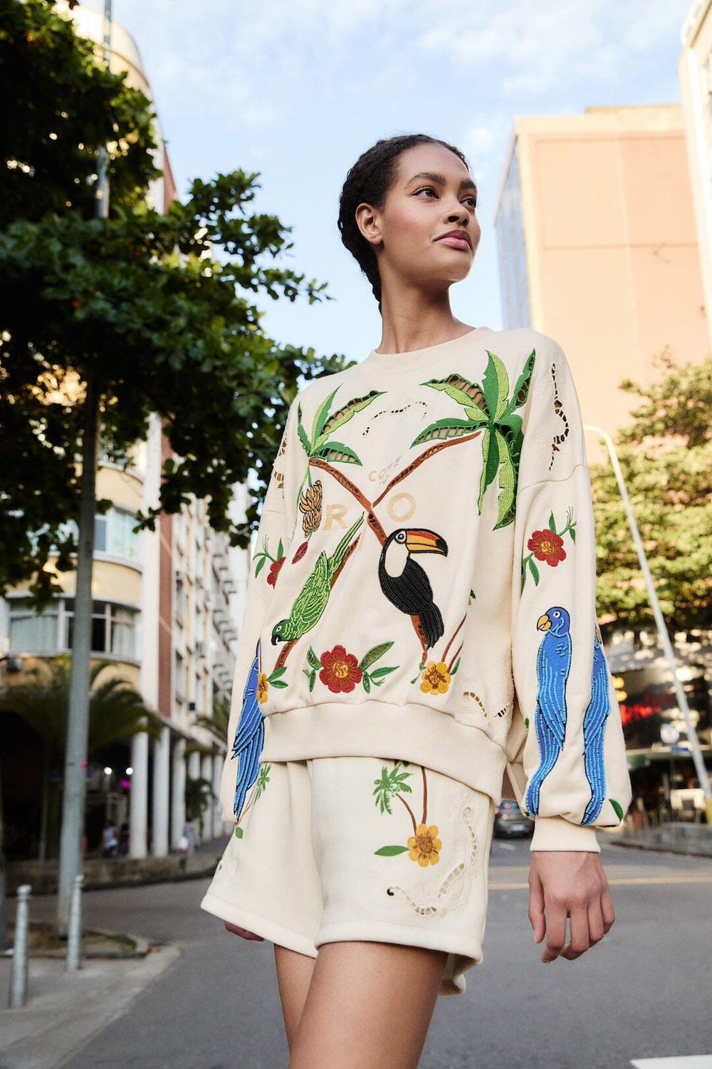 Off-White Coconut Trees Come To Rio Embroidered Shorts - FARM Rio OFF-WHITE